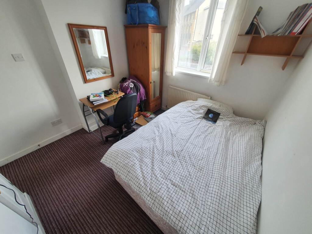 First floor rear bed