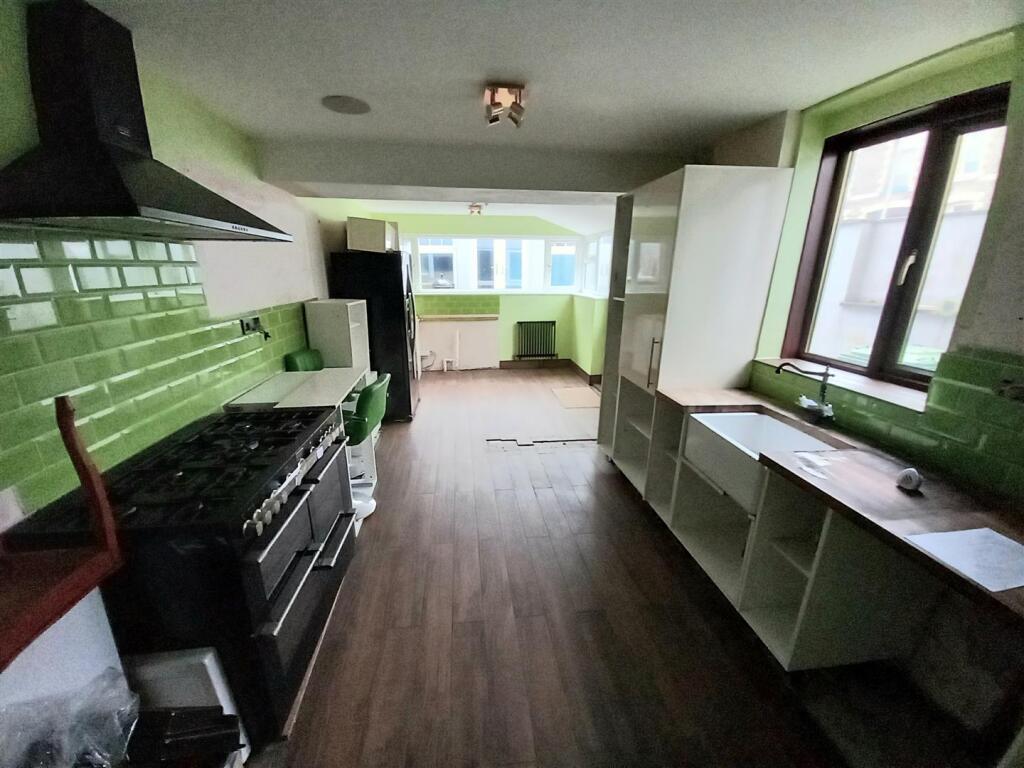 78 Clovelly Kitchen.jpg