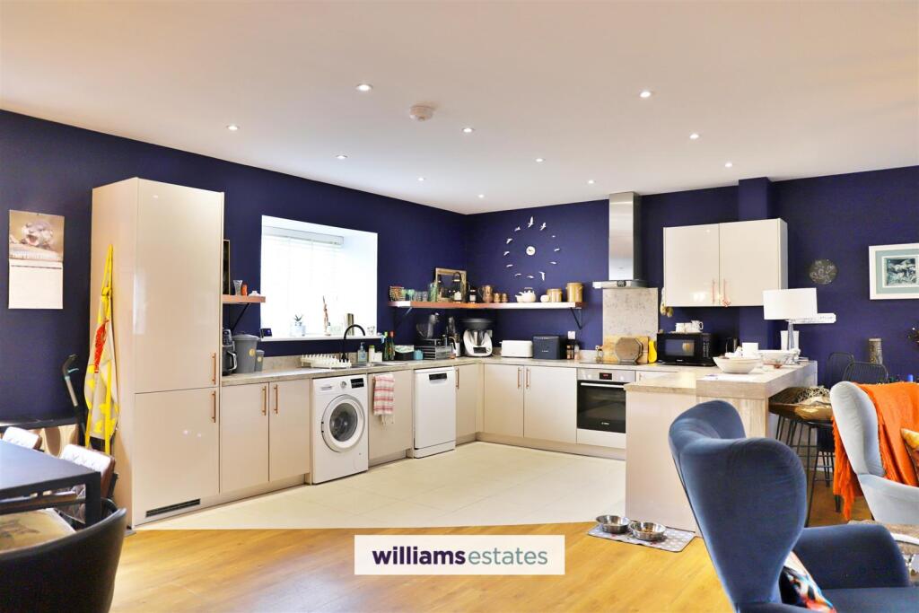 Lounge/Dining/Kitchen