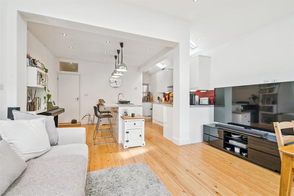 Flat A 5 Oxford Road, London reception 2.jpg