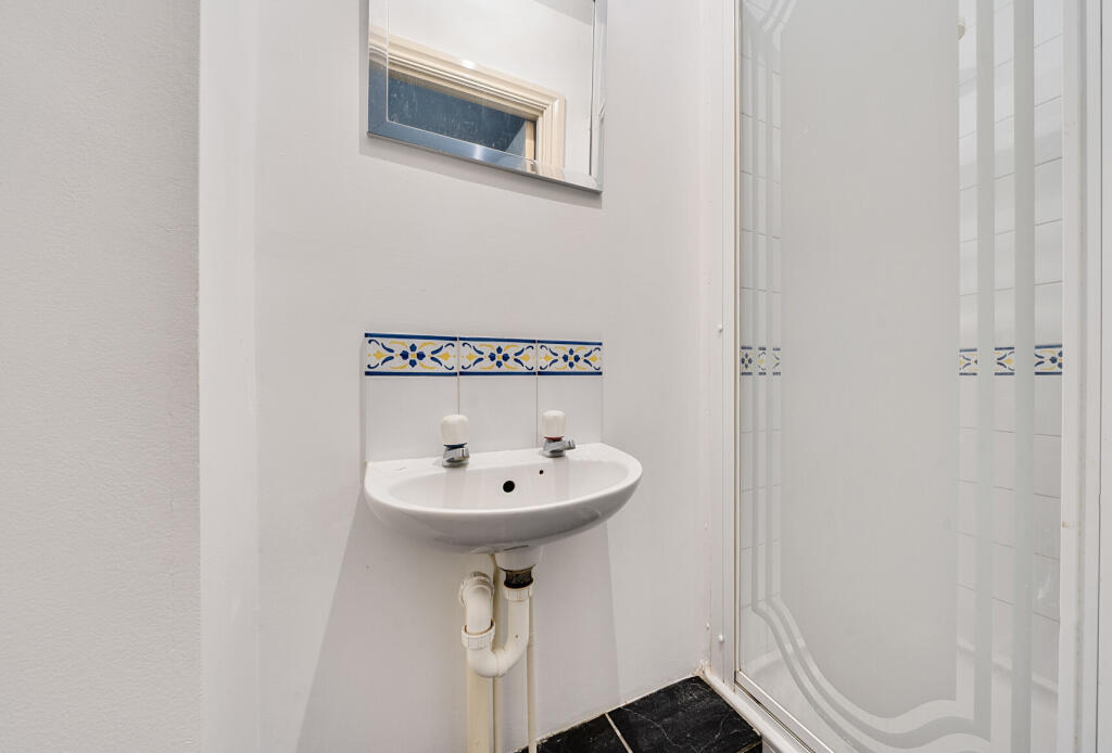 1294542-16-682f15...