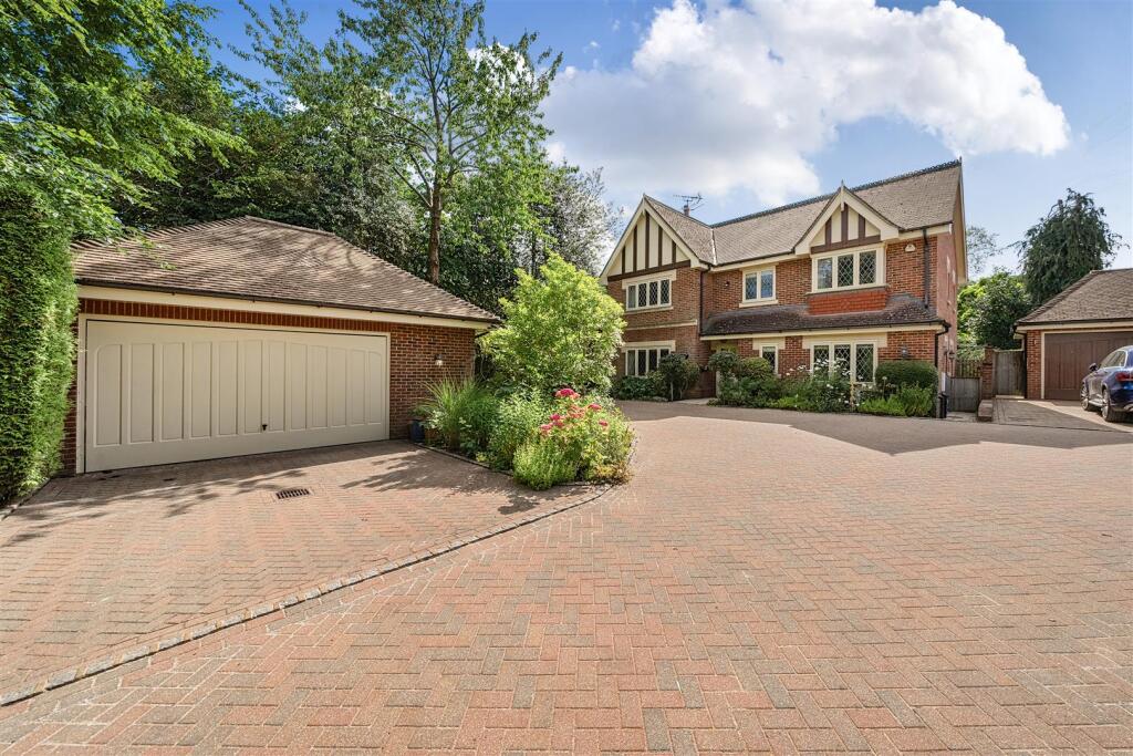Warwick Mews - front-garage.jpg