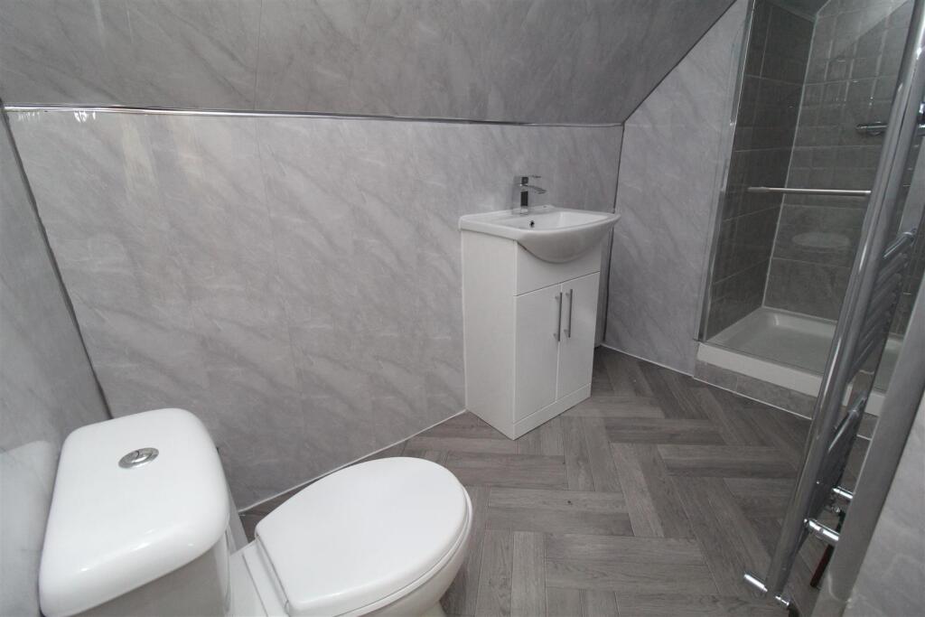 Loft Room (En-Suite Shower Room)