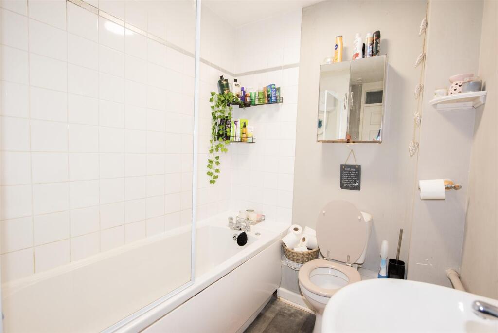 Bathroom.jpg