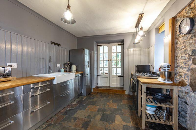 Breakfasting Kitchen