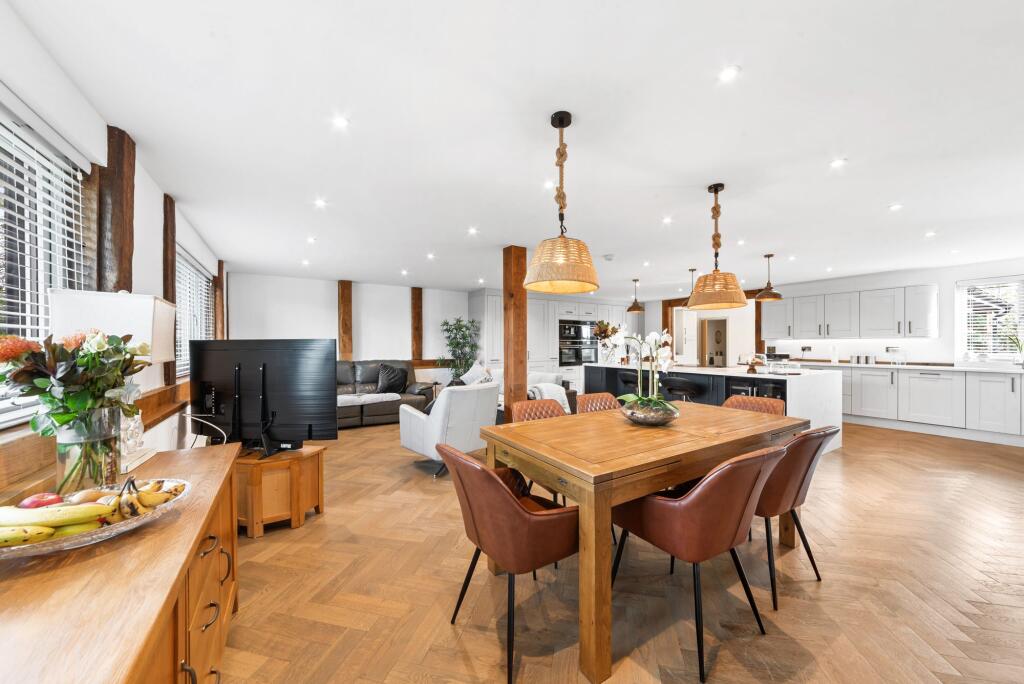 Lounge, Kitchen/Dining Room