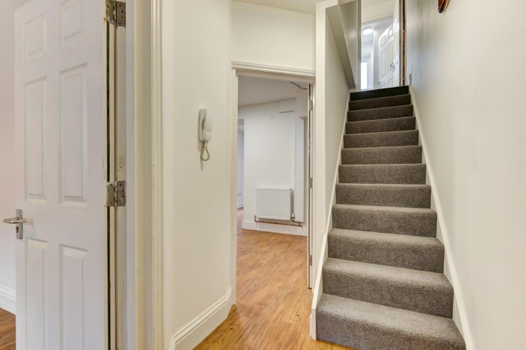 28 Gordon Road hallway 2