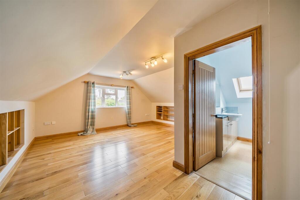16 Nethercroft Drive, Packington