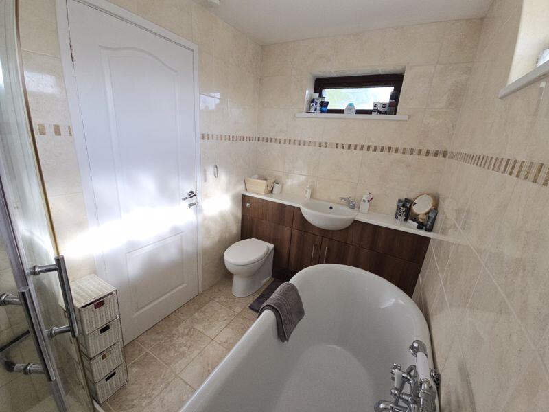 Family Bathroom Additional Image