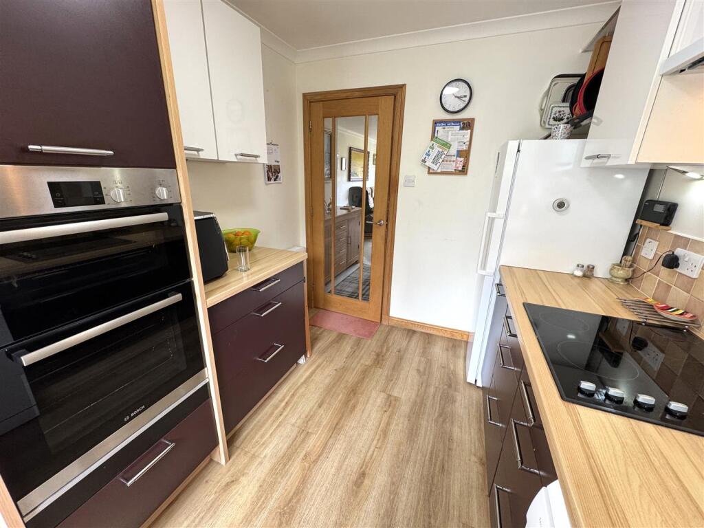 KITCHEN 1.JPG