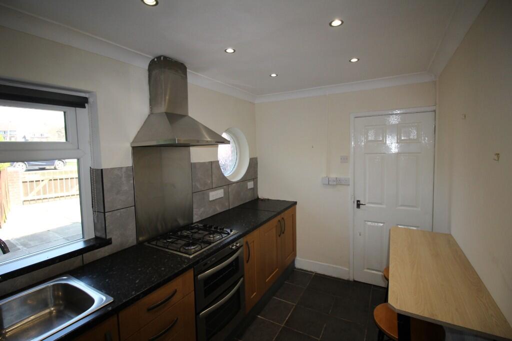 kitchen. (e)
