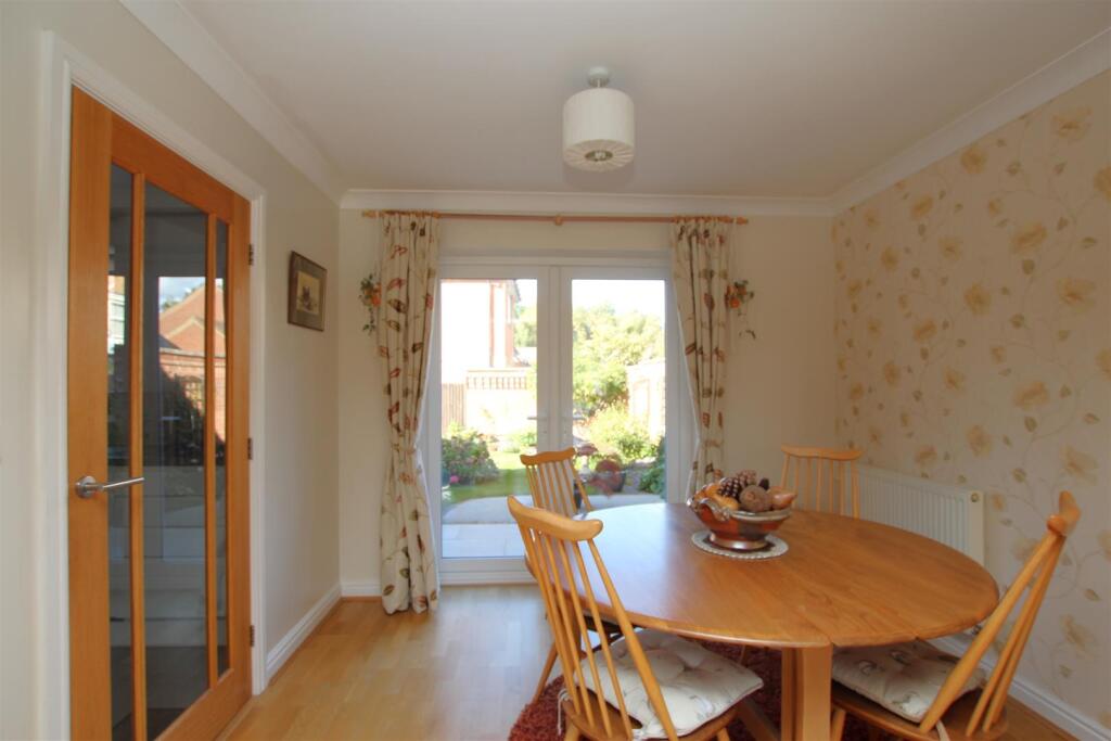 Dining Area.JPG