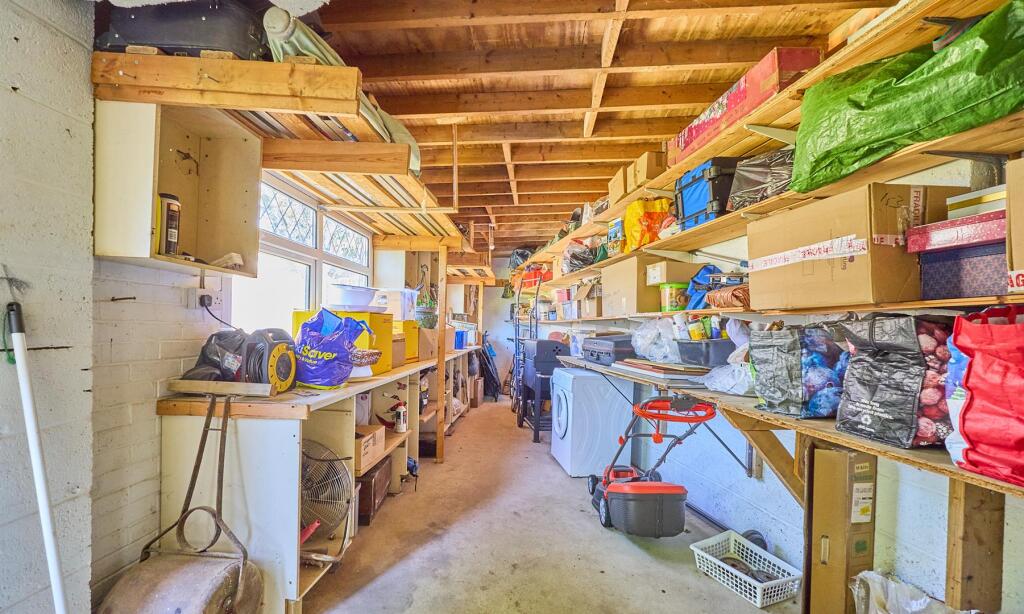 Garage/Workshop