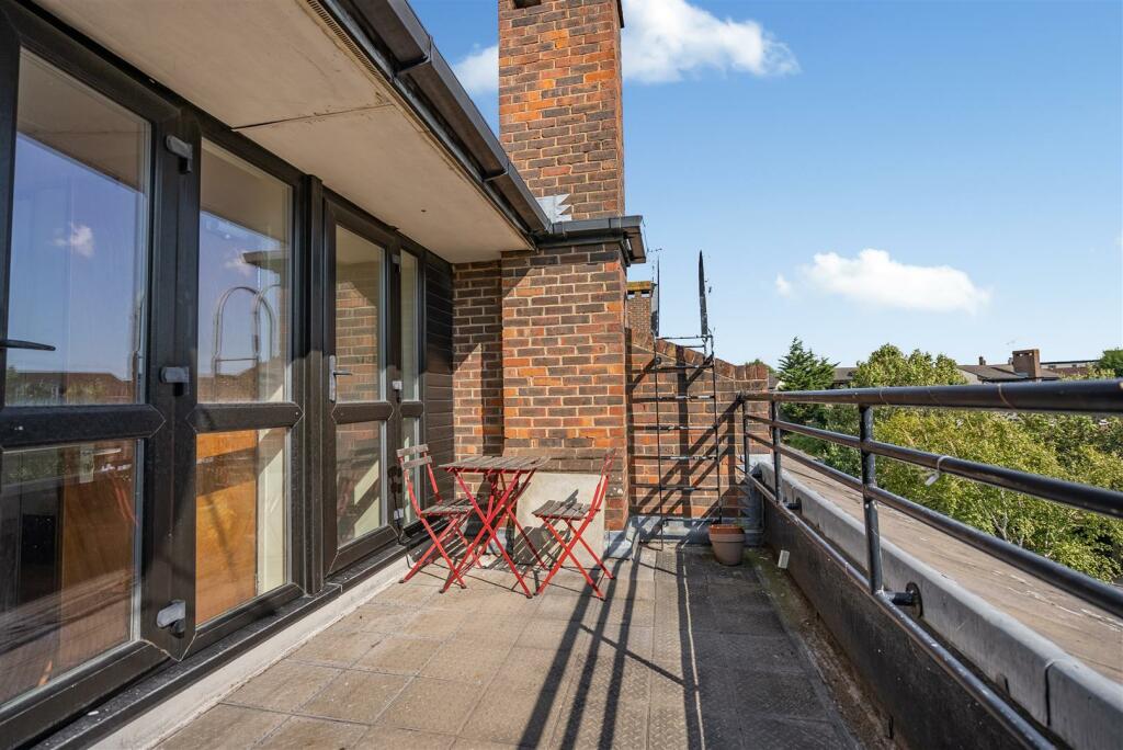 MB Balcony -exterior02.jpg