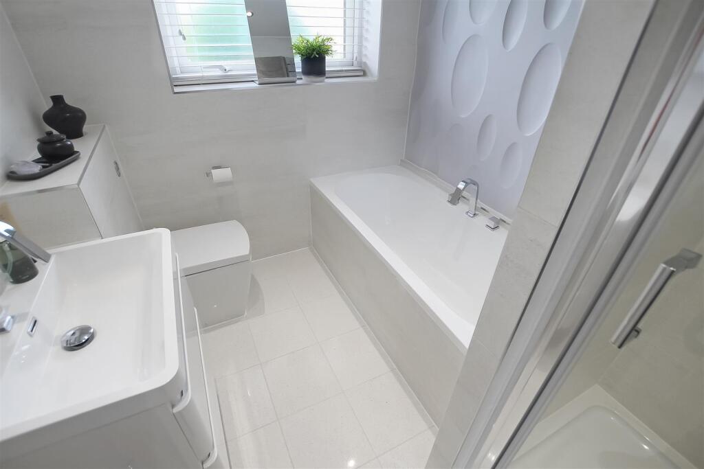 Family BathroomWC.jpg