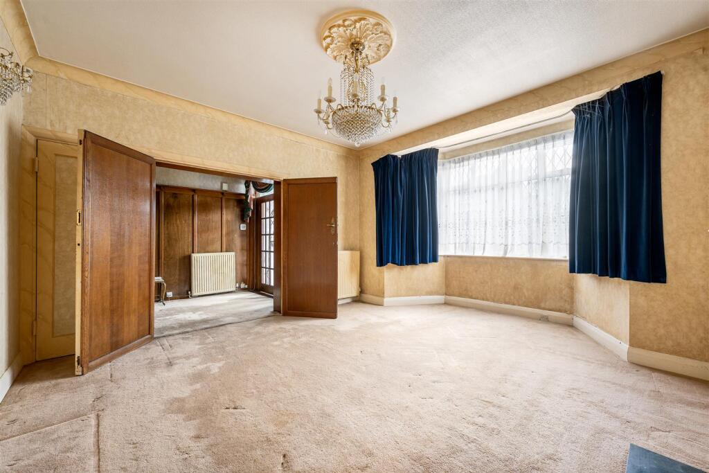 Hermitage Close, E18