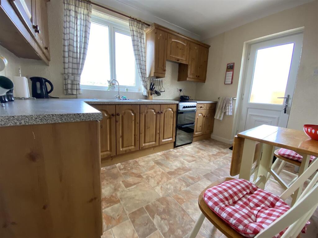 Kitchen:
