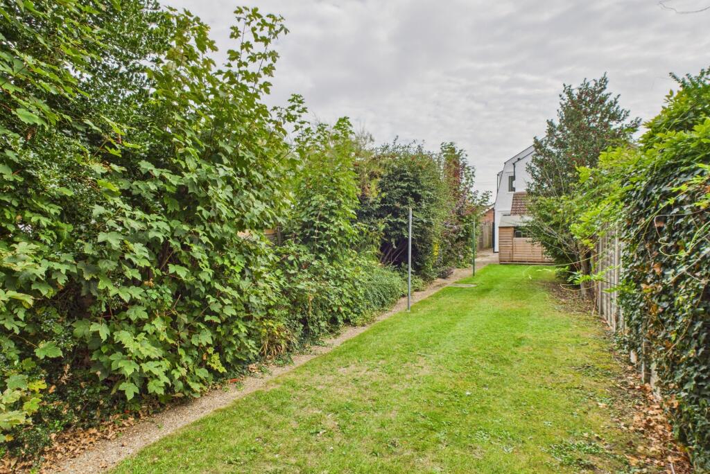 CAM02519G0-PR0348-STILL018