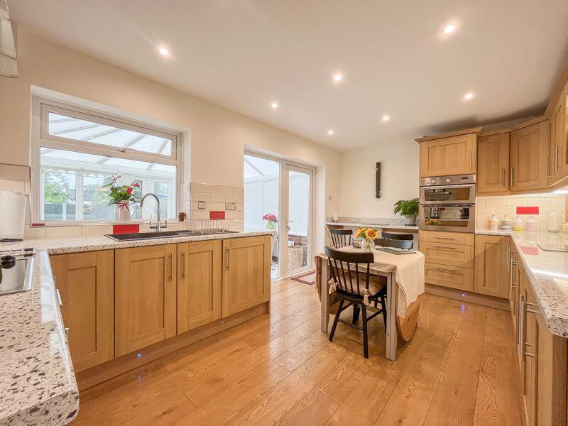 ENTERTAINMENT KITCHEN DINER