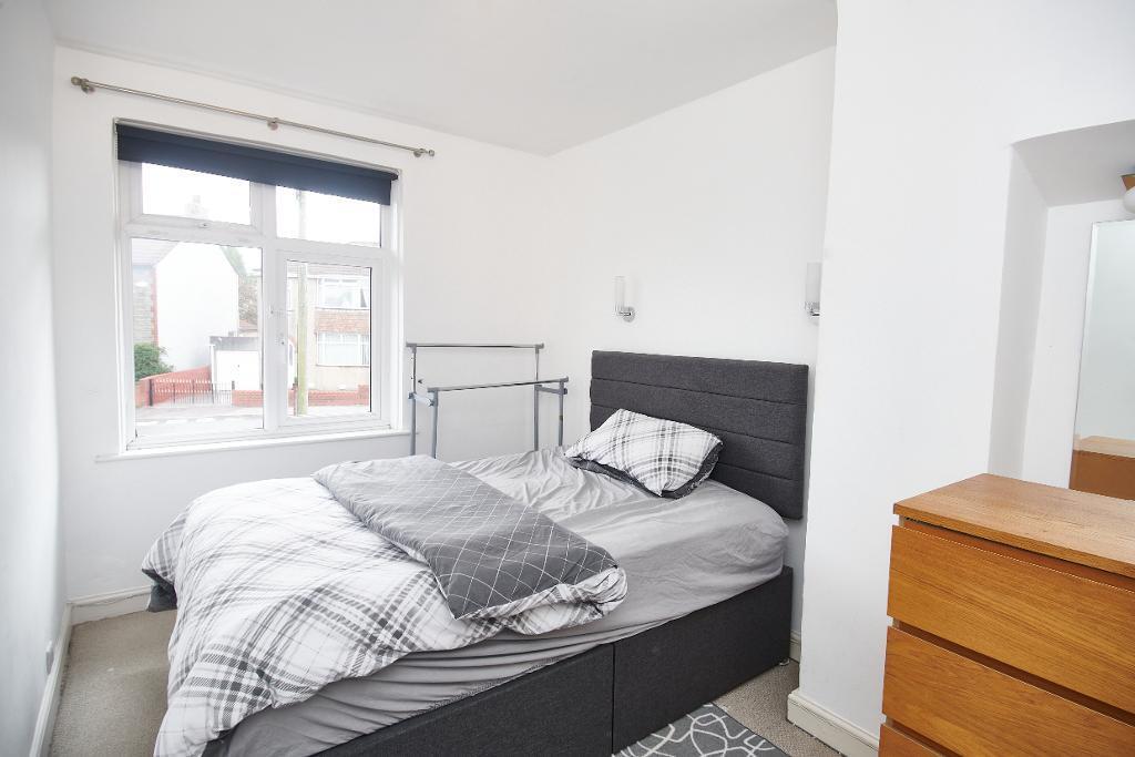 Bedroom 2 - pic 1