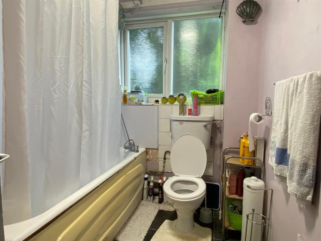 Bathroom2.jpg
