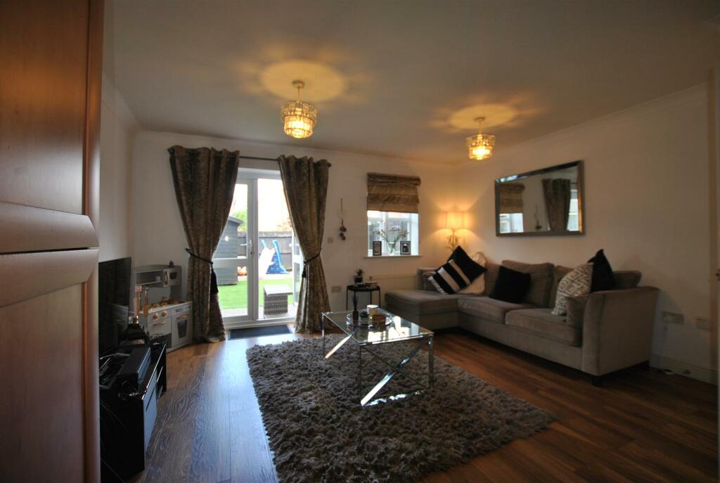 OPEN PLAN LIVING SPACE