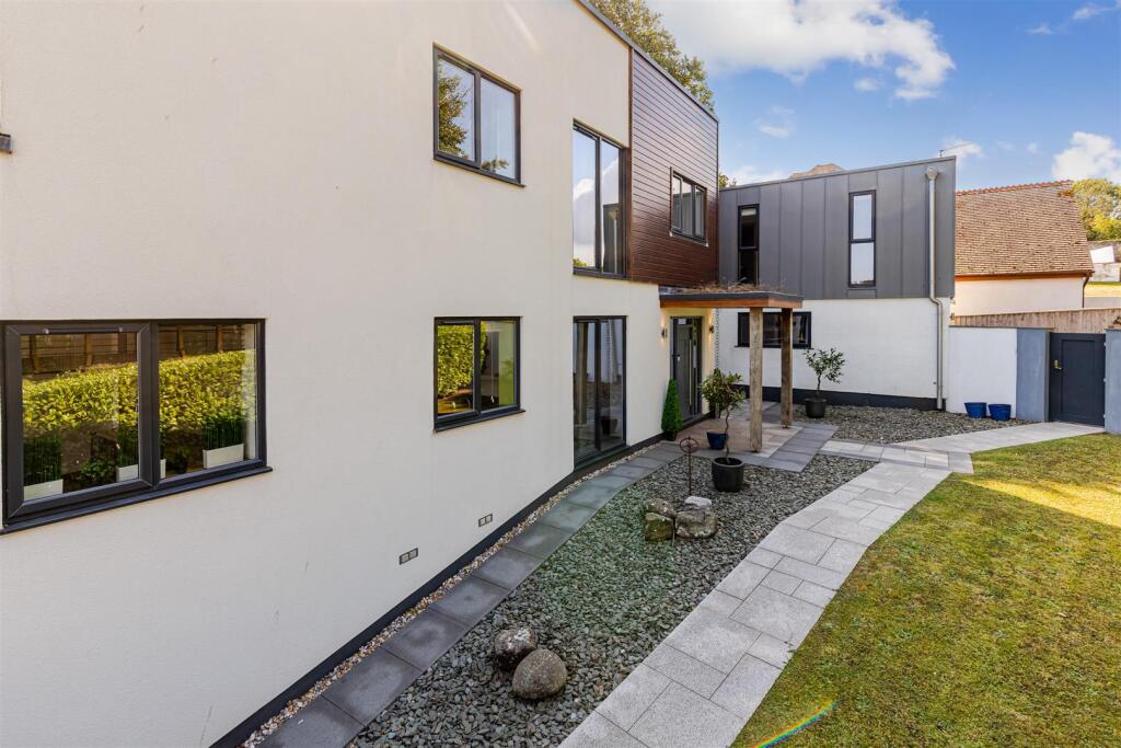 A08 - Bascombe Road, Brixham, Eastleigh House - 25