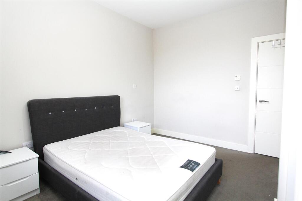 Bedroom 2 .JPG