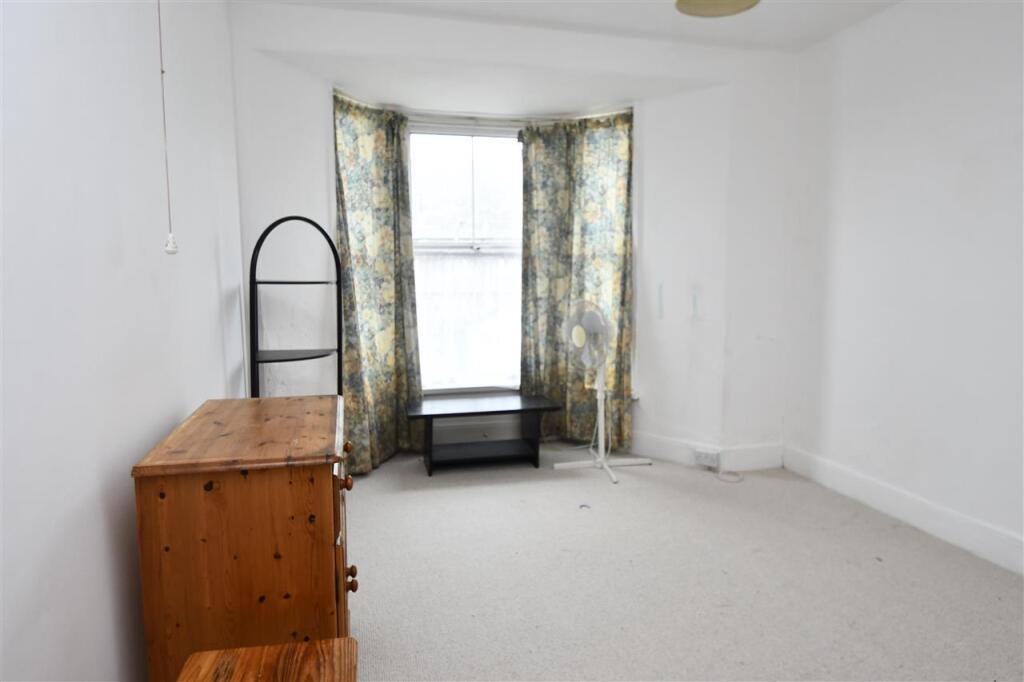 DOUBLE BEDROOM