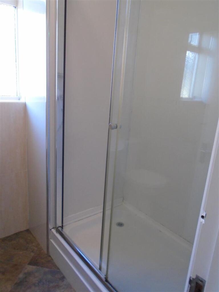 Shower room (1).JPG
