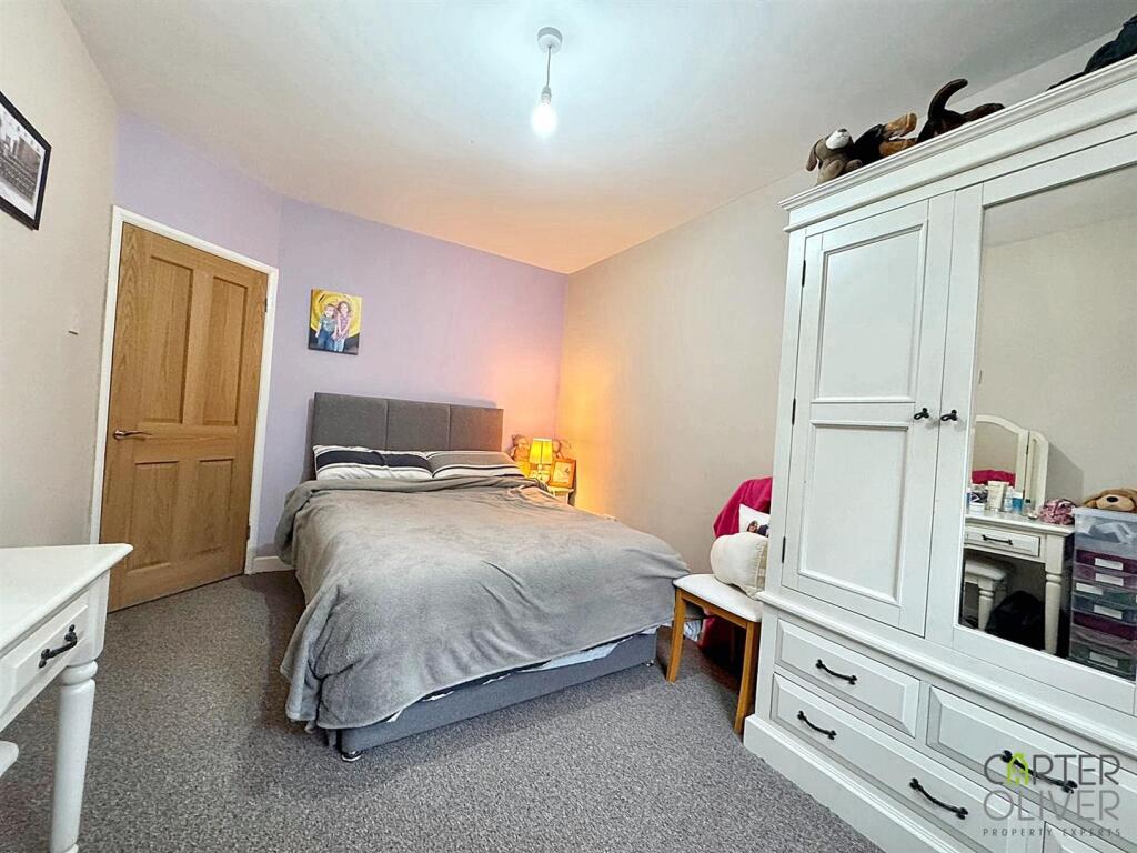 BEDROOM 2 (SIDE)