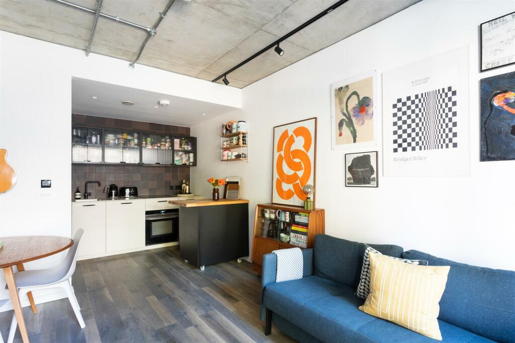 Flat 2 West Apartments, 50 Lawrence Road-06a.jpg