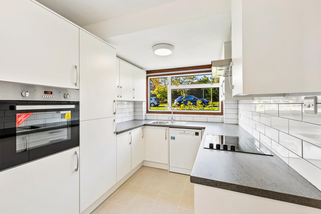 Kitchen 2.jpg