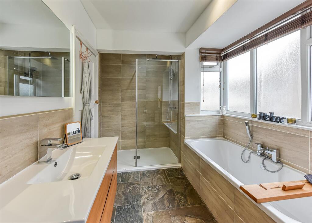 36 Pennhouse Avenue-Bathroom.jpg