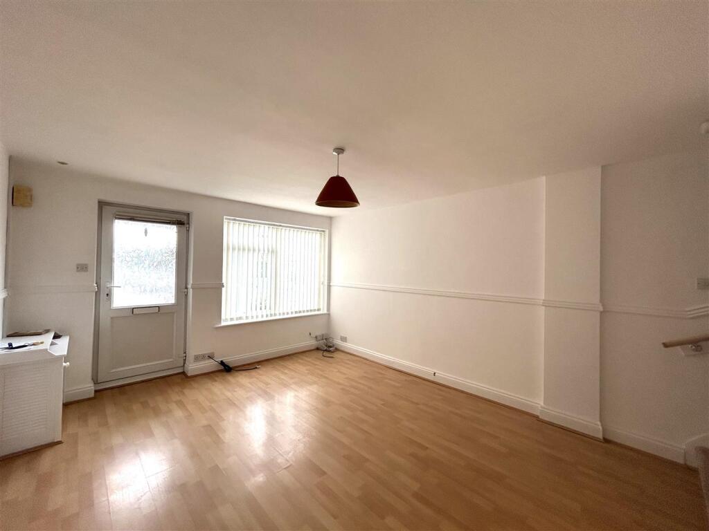 Lounge 2.jpg