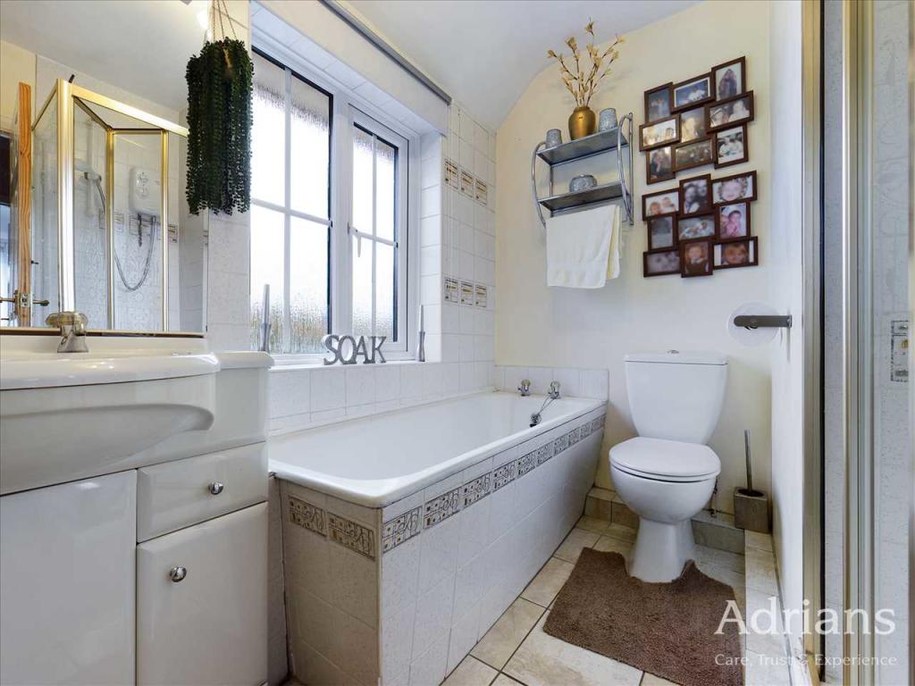 BATH / SHOWER ROOM