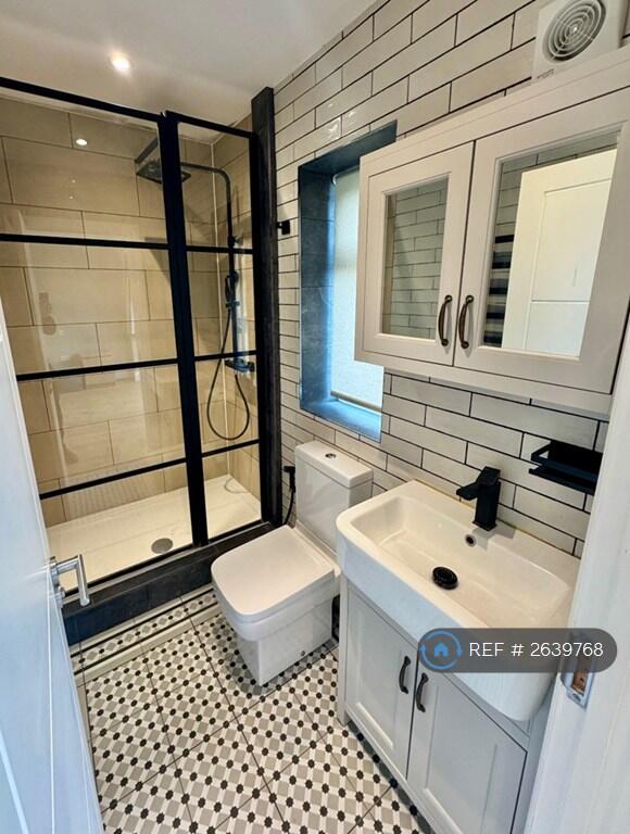Master Bedroom Ensuite Bathroom