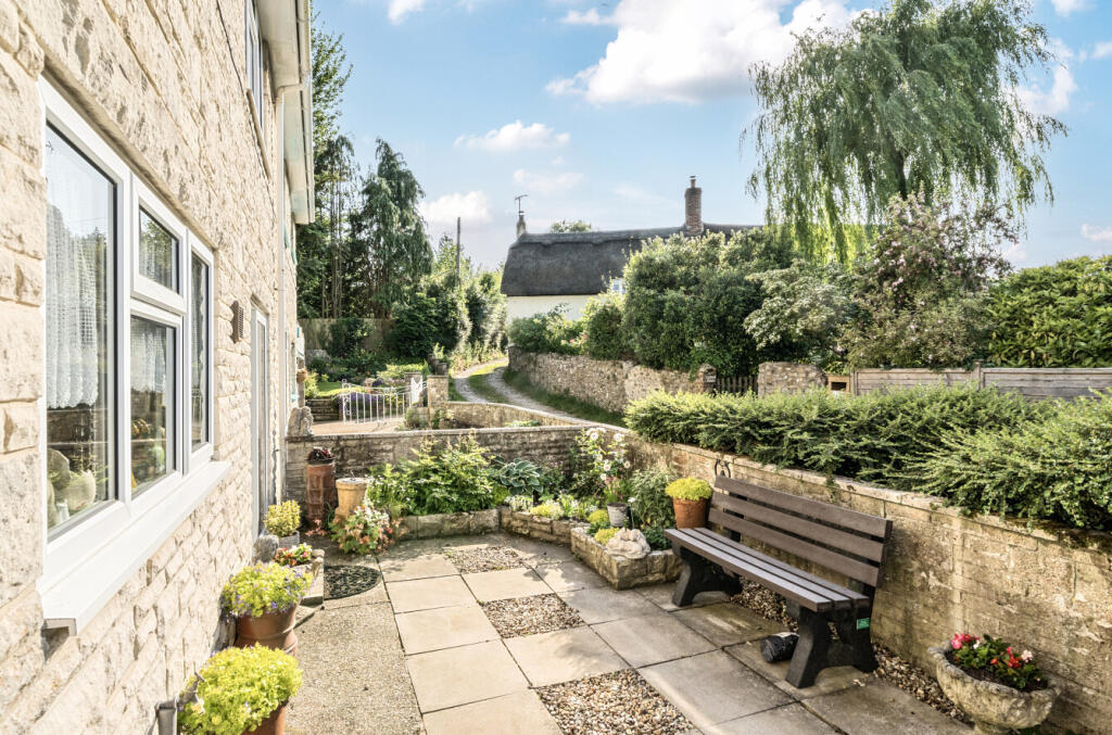 1304258-27-683df9...