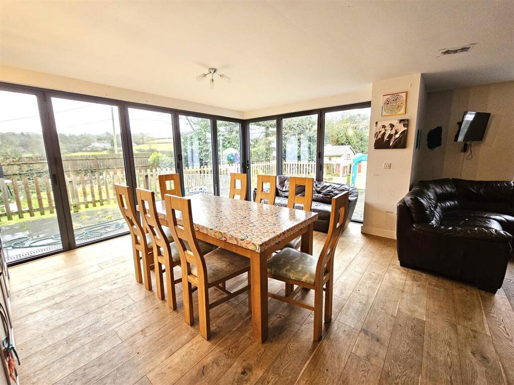 Dining Area.jpg