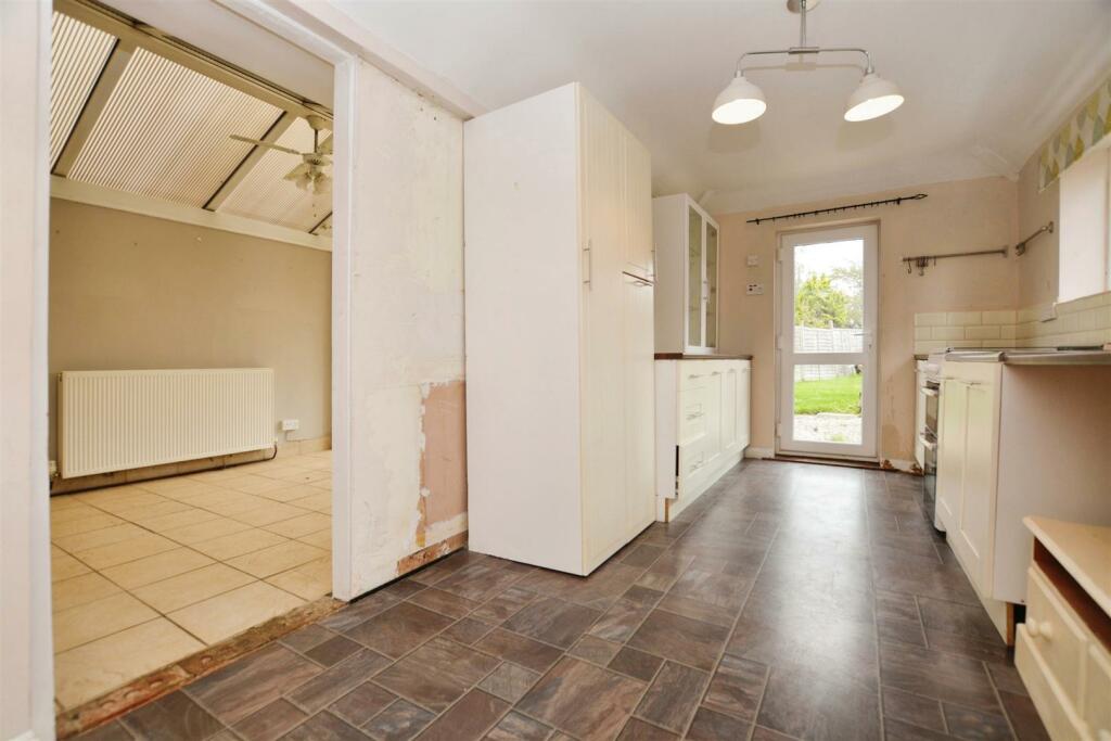 Kitchen/Sun Room