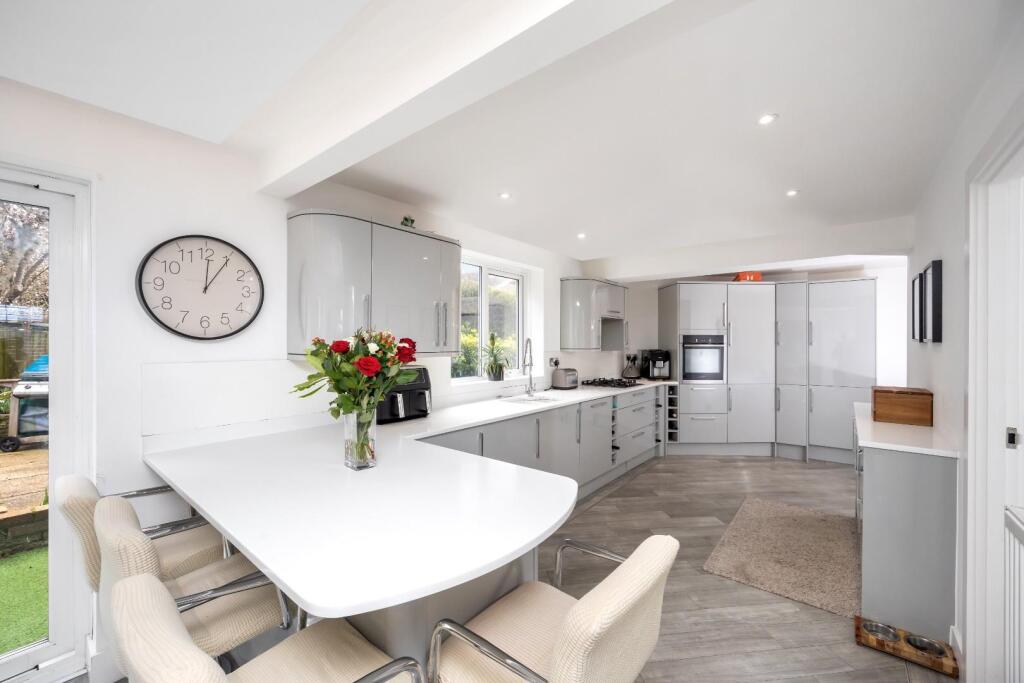 King George VI Drive 11-012.jpg