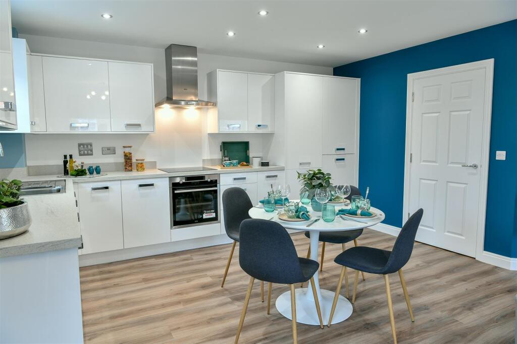 Kitchen with table.jpg
