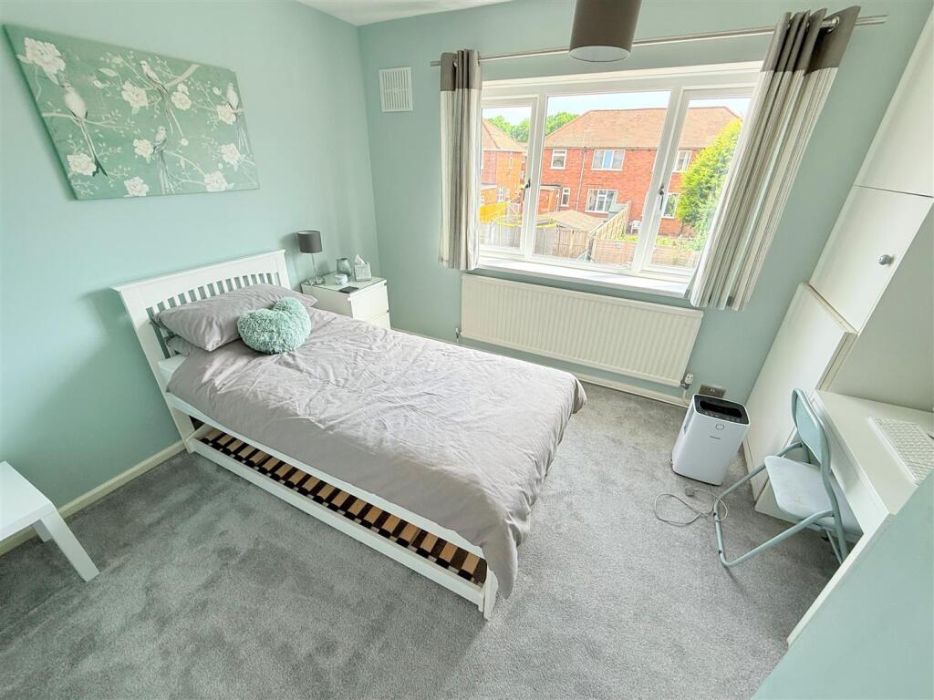 BEDROOM 2