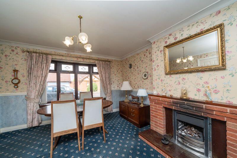 LOUNGE/DINING ROOM