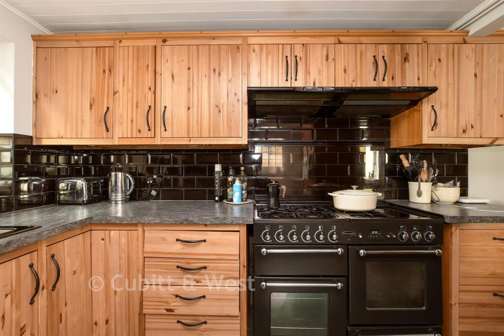 Kitchen/Breakfast Area
