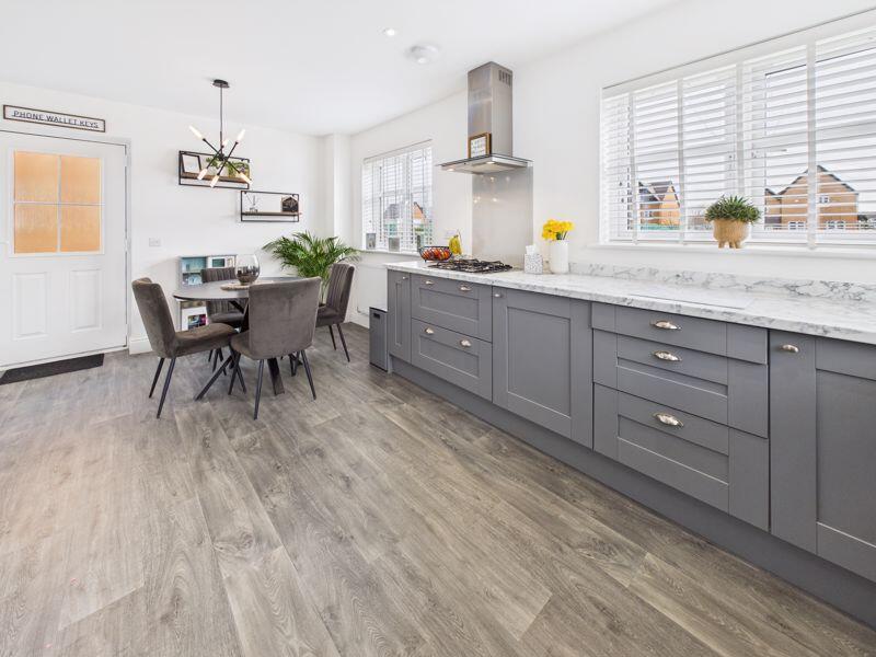 Kitchen/ Dining Room