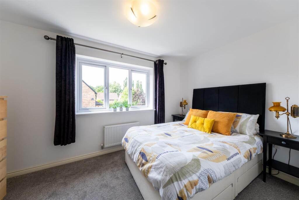 8 St James Court-012.jpg