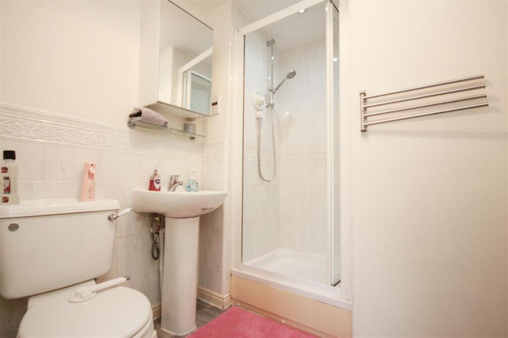 ensuite.JPG
