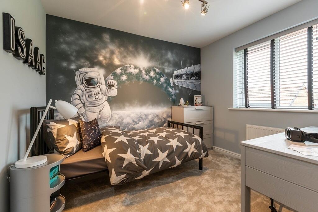 Double bedroom or sizeable single for your little one