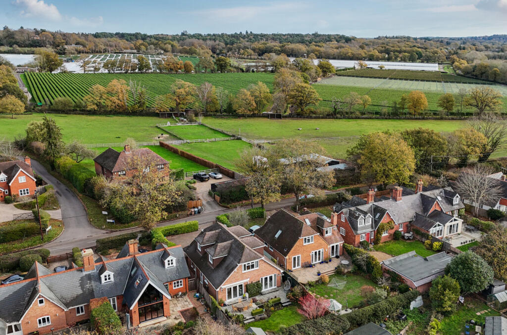 1381890-3-691f449...